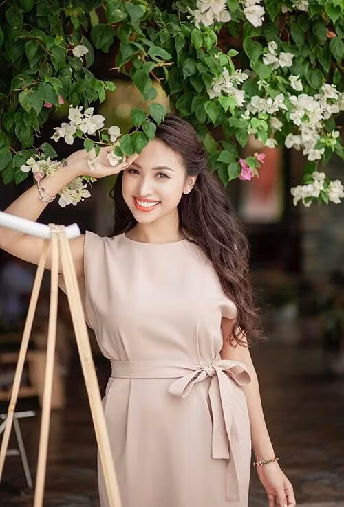 Ngoài làm MC và diễn viên, Vân Hugo còn kinh doanh nhà hàng, mở trường mầm non.