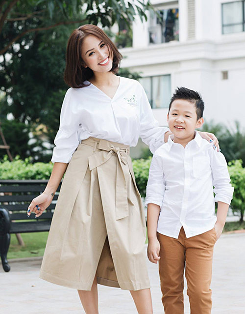 Vân Hugo từng trải qua cuộc hôn nhân với Tường Linh. Cả hai kết hôn năm 2008 và ly hôn bốn năm sau đó. Cô một mình nuôi con trai sau ly hôn.