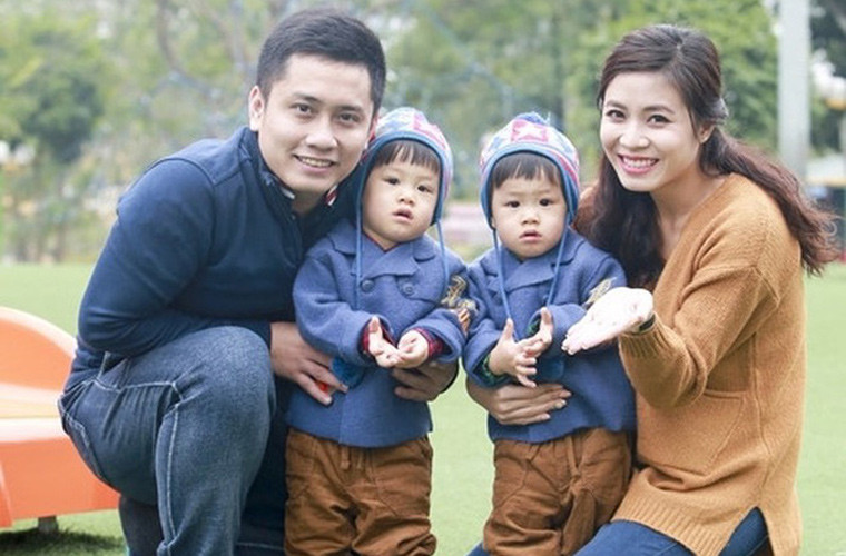 Khi hai bé được tầm 2-3 tuổi, Hoàng Linh và Trung Nghĩa chia tay. Thời gian đầu, hai bé ở với bố và cả hai giữ im lặng về cuộc ly hôn để không ảnh hưởng tới con.