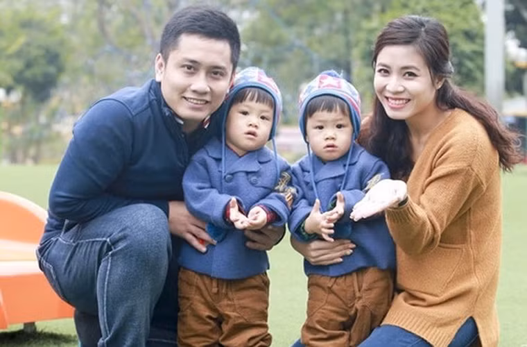 Khi hai bé được tầm 2-3 tuổi, Hoàng Linh và Trung Nghĩa chia tay. Thời gian đầu, hai bé ở với bố và cả hai giữ im lặng về cuộc ly hôn để không ảnh hưởng tới con.