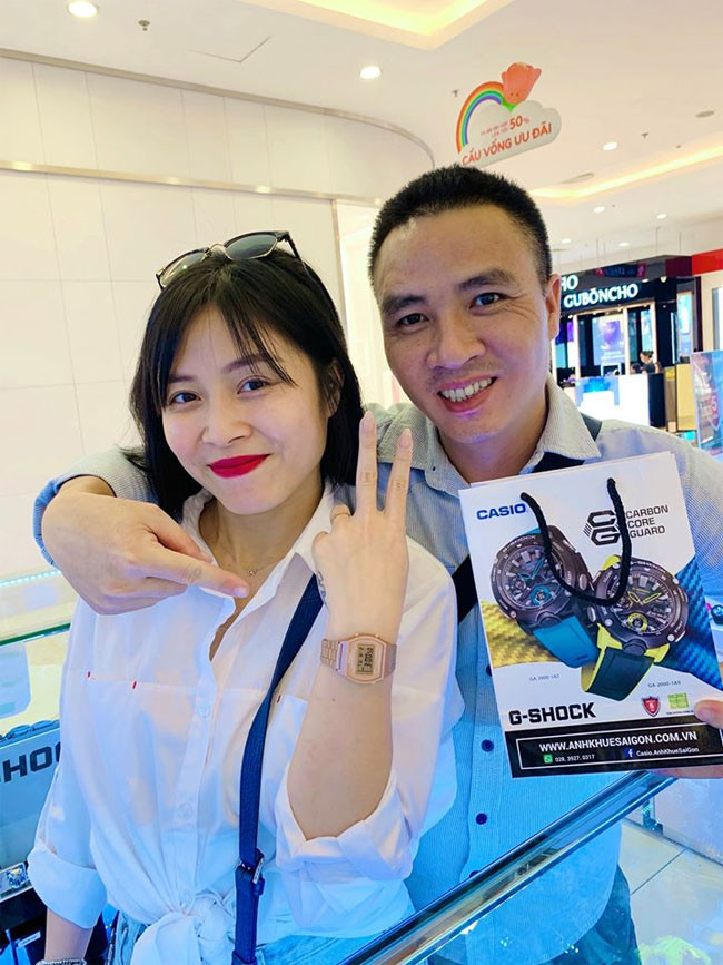 Ai cũng tin tưởng cuộc hôn nhân thứ hai của Hoàng Linh sẽ bền vững bởi theo cô chia sẻ, người chồng thứ hai là người rất đàn ông, tử tế, chịu đựng được tính "sáng nắng, chiều mưa" của mình.