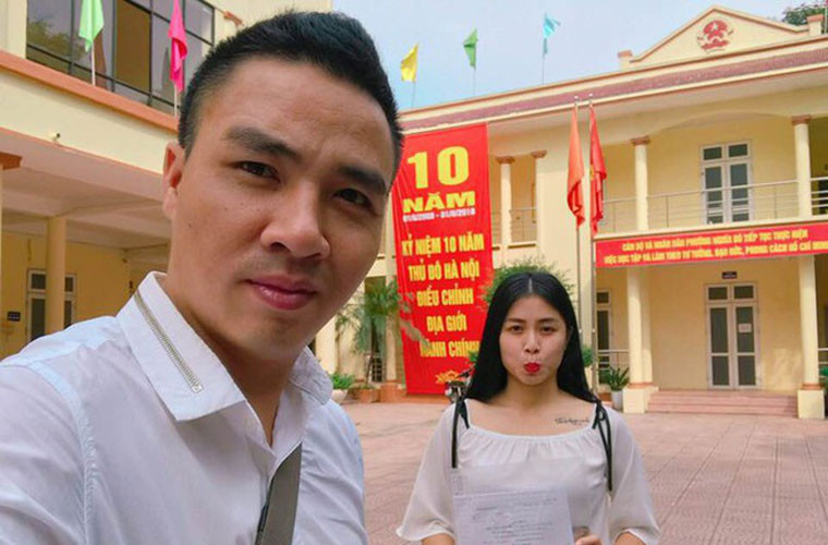 Tháng 7/2018, Hoàng Linh và Mạnh Hùng đăng ký kết hôn, chính thức trở thành vợ chồng.