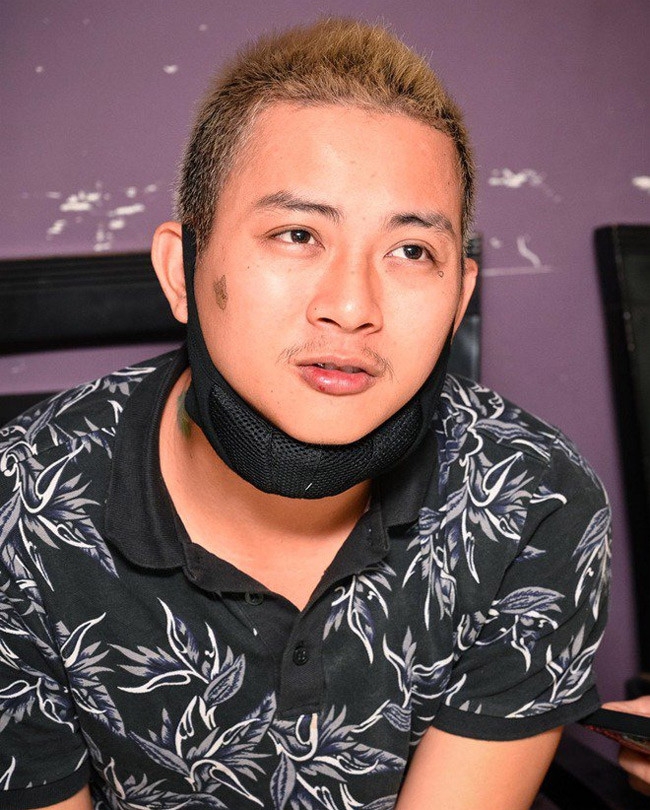 Sau tuyên bố ngưng diễn, Hoài Lâm thay đổi vẻ ngoài tới chóng mặt, anh ăn mặc xuề xòa, bụi bặm hơn, thay đổi kiểu tóc, xăm hình lên cơ thể, thậm chí xăm cả lên mặt.