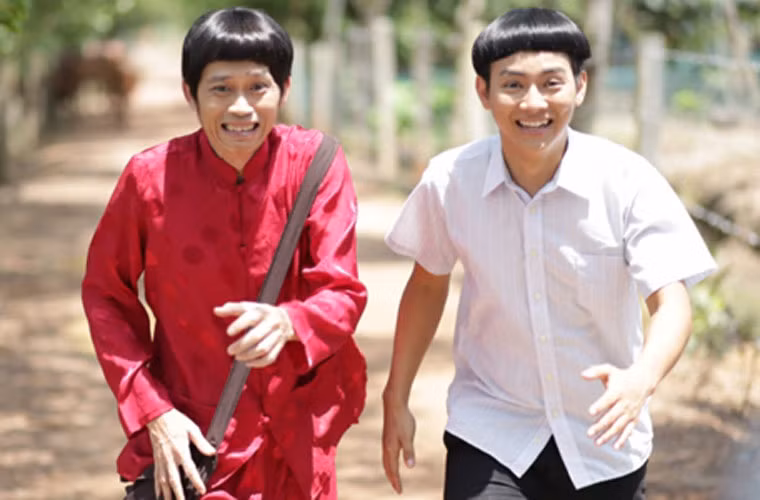 Không chỉ thành công trong âm nhạc, Hoài Lâm còn lấn sân điện ảnh khi tham gia 2 bộ phim chiếu Tết cùng Hoài Linh: Quý tử bất đắc dĩ, Tía tui là cao thủ…