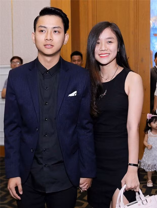 Những tưởng con đường sự nghiệp của Hoài Lâm cứ thế thênh thang rộng mở khi có sự hỗ trợ của bố nuôi Hoài Linh, các đàn anh trong nghề và sự yêu mến của khán giả, nhưng đến năm 2016, khi anh công khai bạn gái, Bảo Ngọc, cháu nội của nghệ sĩ Bảo Quốc, thì Hoài Lâm dần trượt dài.