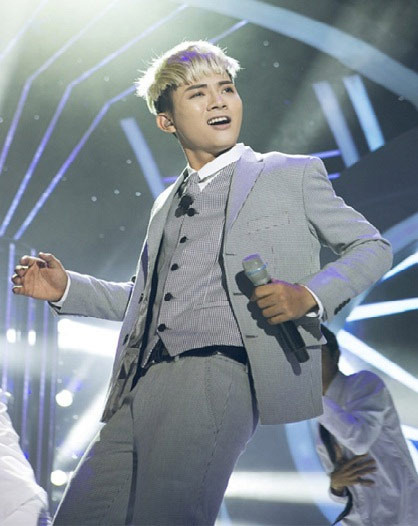 Năm 2014, ở tuổi 19, Hoài Lâm tham gia chương trình Gương mặt thân quen và giành giải quán quân.