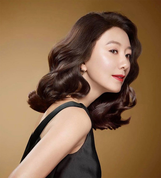 Cuộc sống của Kim Hee Ae ngoài đời êm ấm suốt hơn 20 năm qua khiến nhiều người ngưỡng mộ.