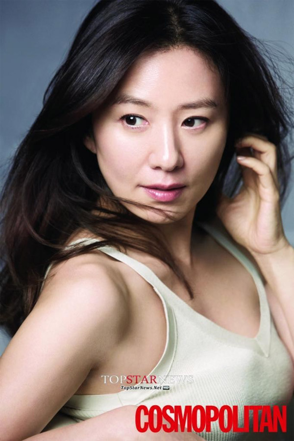 Với nhan sắc và tài năng, Kim Hee Ae được mệnh danh là "Ảnh hậu của màn ảnh xứ Hàn".