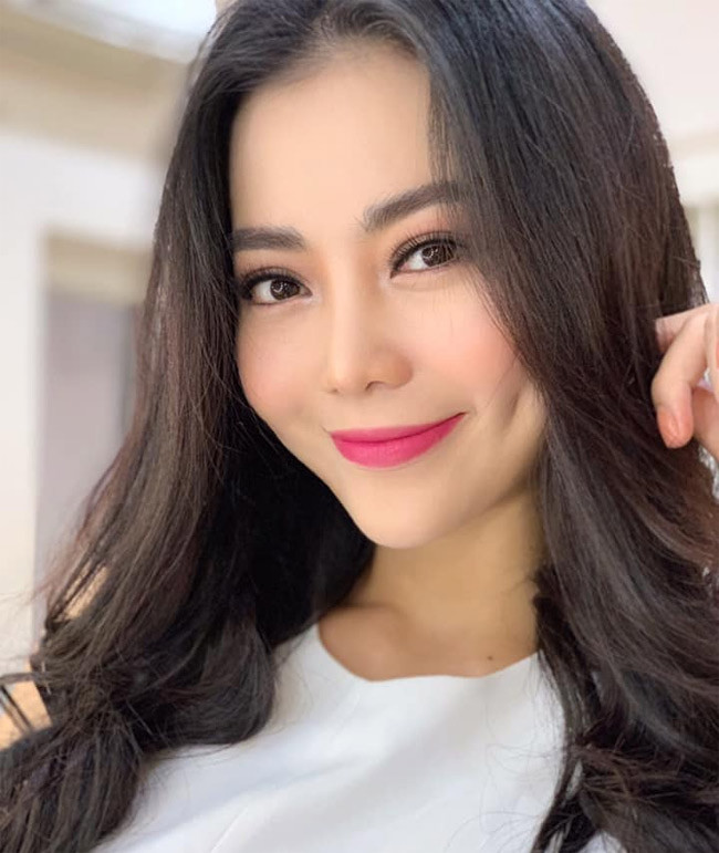 Chia sẻ với khán giả, diễn viên Thanh Hương cho biết, vì phim có mục đích tuyên truyền, chống dịch COVID-19, quay đúng thời điểm dịch bệnh đang phức tạp, nên các diễn viên trên trường quay cũng hạn chế “buôn chuyện” hơn bình thường. Mọi người đều giữ khoảng cách khi đọc kịch bản, ghép thoại.