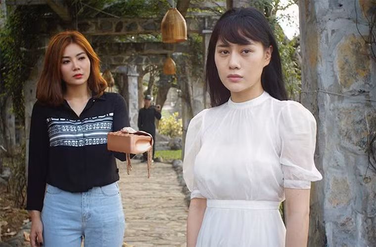 Phân cảnh Lan dạy Quỳnh (Phương Oanh) quy tắc trong nghề làm gái, với nét mặt và phong thái thể hiện sự từng trải, bất cần của một cave lâu năm khiến nữ diễn viên tạo ấn tượng với khán giả.