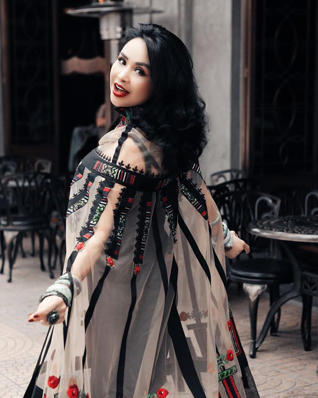 Mặc cho mọi lời dèm pha, Tiến Hùng cho biết, anh thấy yêu được người như Lam rất thú vị. Từ khi yêu nữ diva, anh thấy mình trẻ ra, yêu đời hơn.