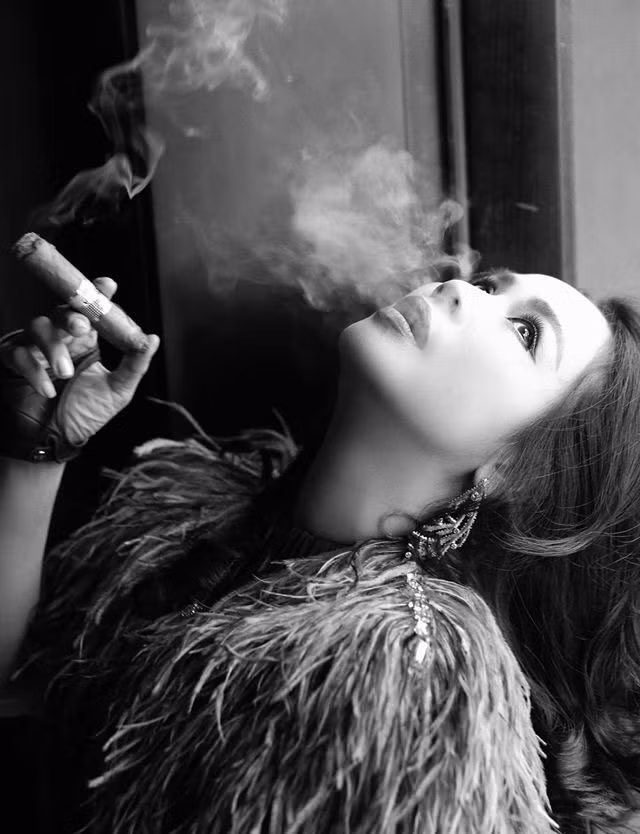 Trước khi yêu Thanh Lam, Tiến Hùng từng quen nhiều bạn gái trẻ thậm chí ở lứa 9x, nhưng theo anh tâm sự phải tới khi gặp nữ ca sĩ anh mới thấy nói chuyện hợp gu tới nỗi có thể rỉ rả cả đêm không hết chuyện.