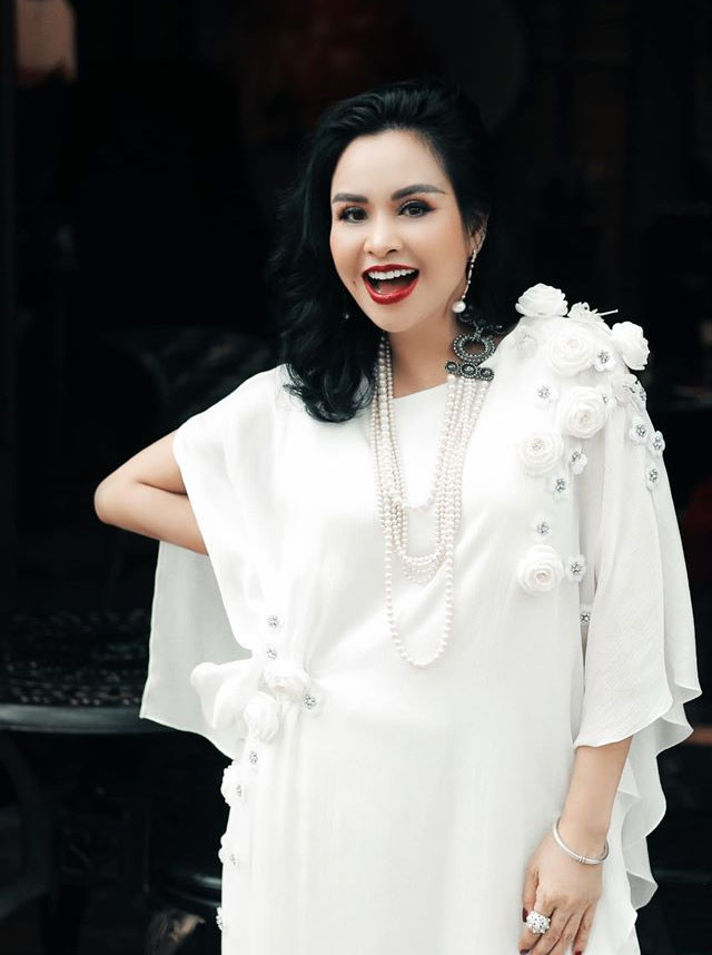 Khi biết Tiến Hùng quen rồi yêu Thanh Lam, nhiều người ủng hộ nhưng có những người bạn can ngăn anh, thậm chí còn nói câu “chia buồn” vì cho rằng anh đã lao đầu vào lửa.