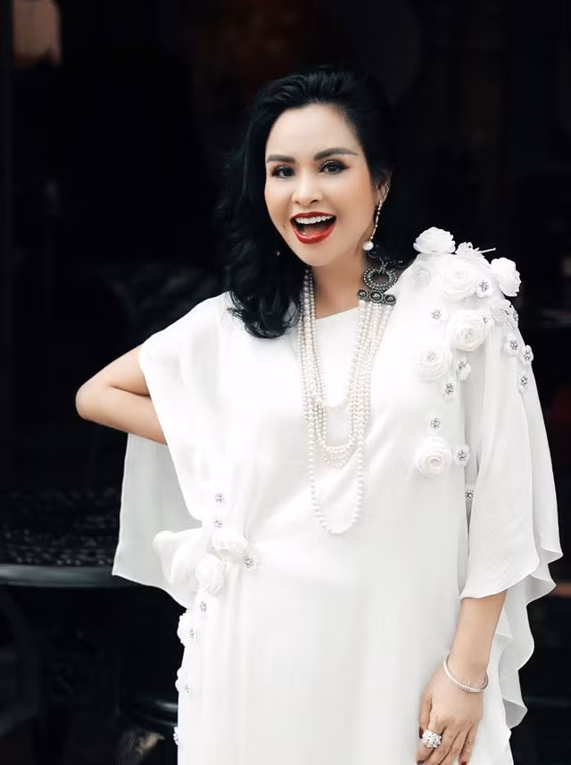 Khi biết Tiến Hùng quen rồi yêu Thanh Lam, nhiều người ủng hộ nhưng có những người bạn can ngăn anh, thậm chí còn nói câu “chia buồn” vì cho rằng anh đã lao đầu vào lửa.