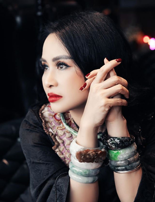 “Thanh Lam hát thế nào thì cô ấy nấu ăn cũng y như thế. Một người làm gì cũng bằng tất cả tâm huyết và tình yêu như thế không thể nào là một người lơ phơ, hời hợt”, bác sĩ Tiến Hùng tâm sự trong một cuộc phỏng vấn.