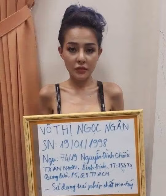 Đặc biệt. ngày 7/3/2020, Ngân 98 bị công an tạm giữ vì phát hiện có chất kích thích trong người khi đang làm DJ tại một quán bar. Sau loạt ồn ào đến nay cả Ngân 98 và hot girl Ngọc Trinh đều chưa dừng gây thị phi.