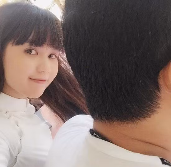 Ngọc Trinh còn bị tố là người thứ ba khi cặp kè với một đại gia bí mật trong vòng 7 năm. Chính người đẹp Trà Vinh cũng tự nhận cô là người thứ ba: "Khi tôi nghèo, tôi cần chọn người đó vì tôi còn gánh nặng sau lưng nữa, không thể chỉ sống vì bản thân mình được".