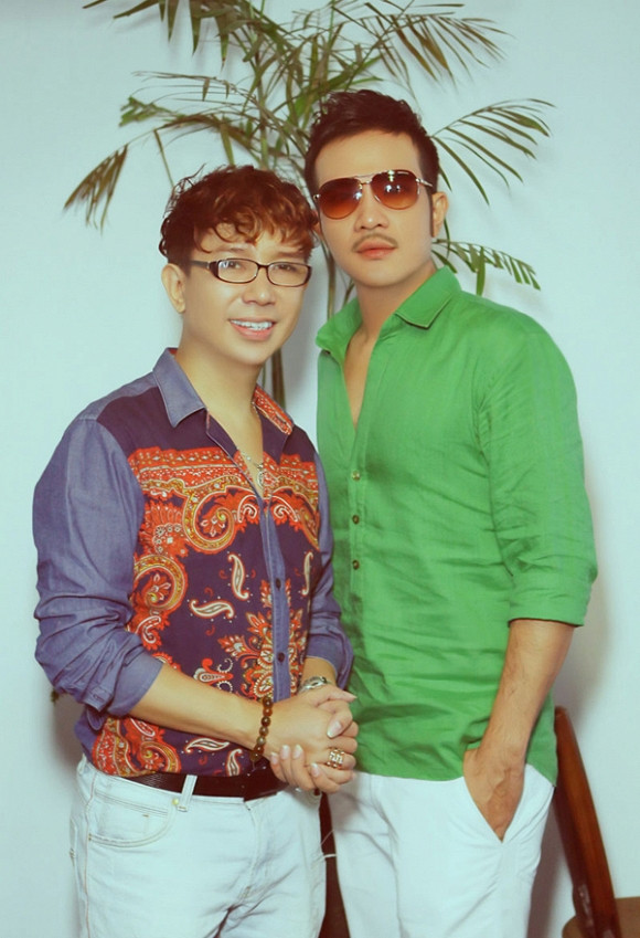 Chính vì vậy mà khi người bạn tri kỷ của mình qua đời vào hồi tháng 5/2019 vì căn bệnh ung thư, Long Nhật rất đau xót và tuyệt vong, anh cảm thấy như "mất cả nửa Sài Gòn". Ảnh: Giadinhvietnam.