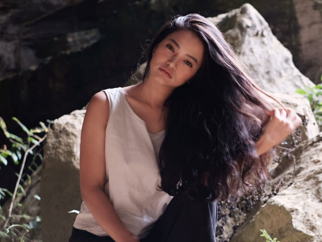 Thúy Hằng có nguyên tắc dù bận rộn cỡ nào nhưng luôn phải dành thời gian cuối tuần cho hai con. Ba mẹ con cùng đi siêu thị, nấu ăn, trò chuyện khi có thời gian bên nhau.