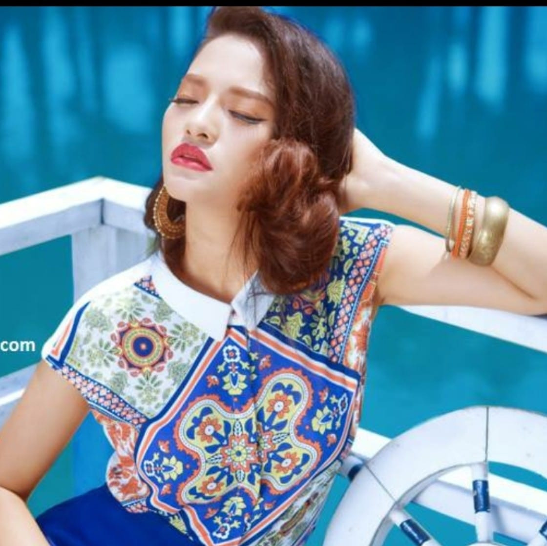 Ngoài đời, "chính thất" phim Lửa ấm được biết đến với vai trò là CEO cho một công ty lớn. Thúy Hằng là bà chủ hai cửa hàng kinh doanh đồ chơi Golf có tiếng ở Hà Nội.