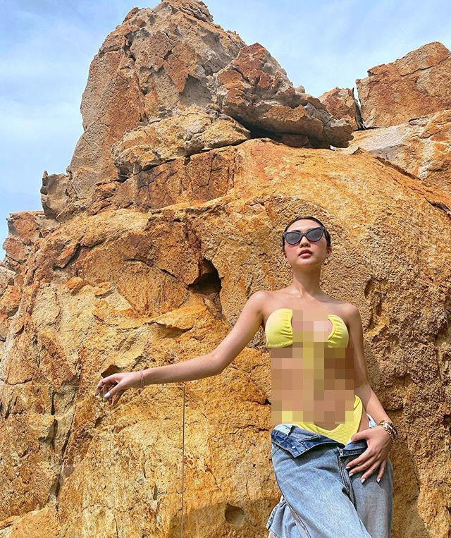 Diện bộ bikini "hai mảnh" nhỏ xíu kết hợp với chiếc quần jean quên kéo khóa, người đẹp quê Phú Yên quyến rũ "chết người".