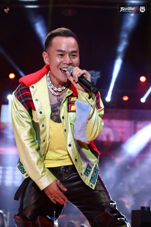 Anh nhanh chóng gây được tiếng vang với loạt ca khúc như: “Bigcityboi”, “OK”, “Gene”, “So far”, “Sao cũng được”.