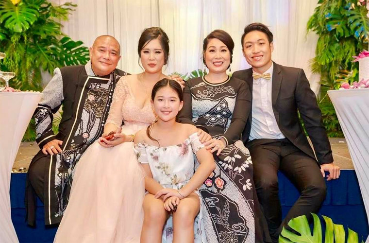 Con gai tuoi teen cua NSND Hong Van tro ma xinh dep, vuot ca me lan chi