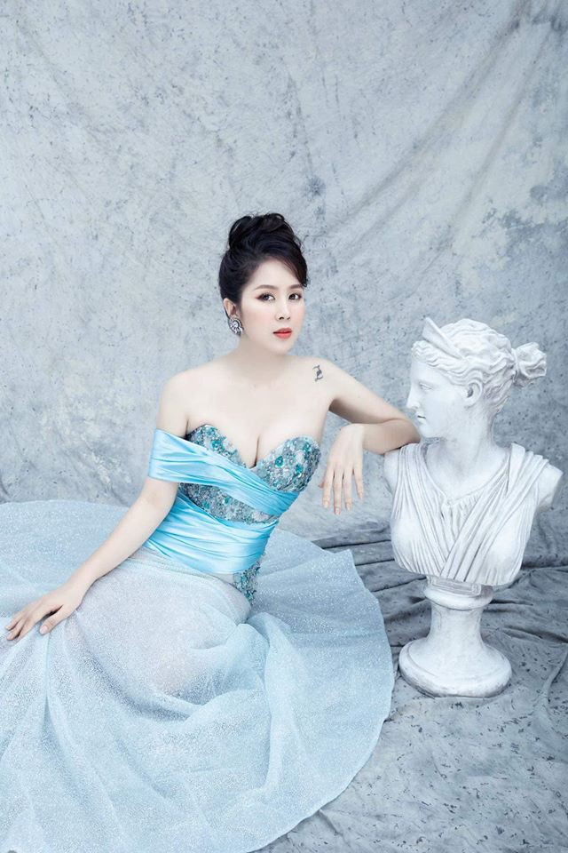 Ngắm thân hình thon gọn, gương mặt chuẩn V-line hiện tại của Lê Phương, nhiều người phải "inbox" xin bí quyết.