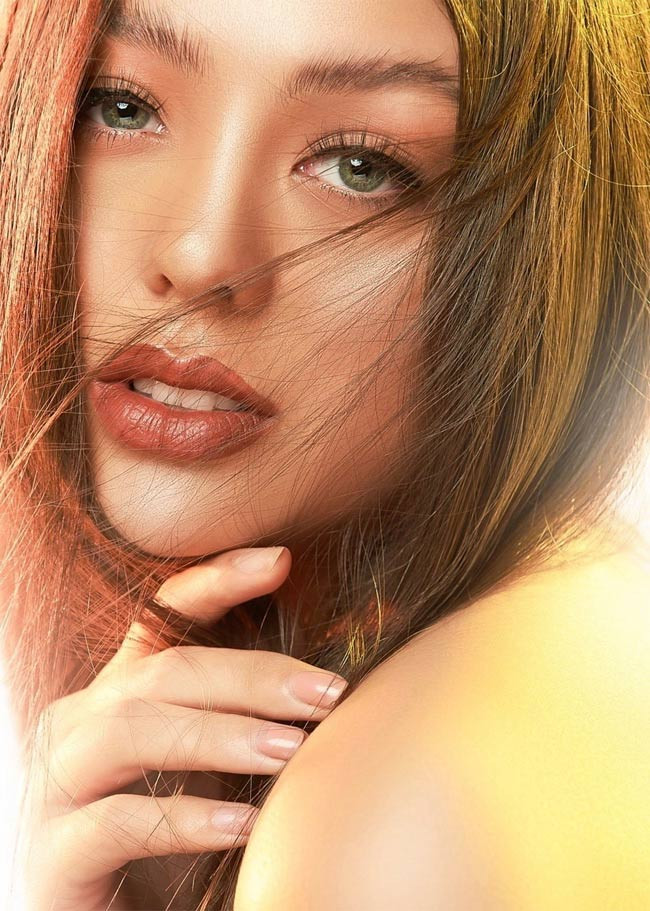 Mọi nét trên khuôn mặt bạn gái Bùi Tiến Dũng đều rất hoàn hảo.