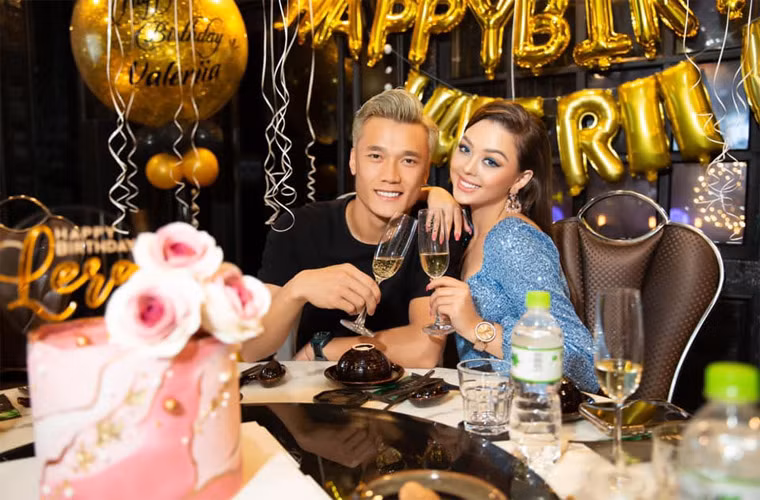 Dianka công khai hẹn hò với Bùi Tiến Dũng trên trang cá nhân vào tháng 8/2020 dù đã quen nhau từ năm 2019.