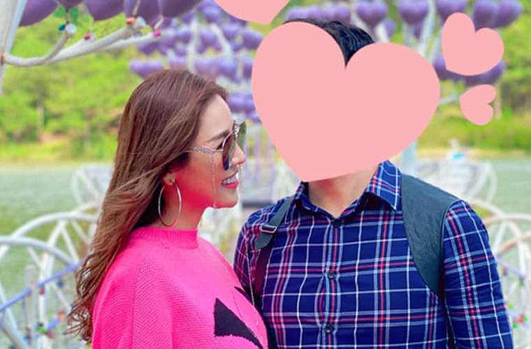 Cũng từ khi công khai tình trẻ, Quế Vân thường xuyên chia sẻ khoảnh khắc tình tứ của hai người lên trang cá nhân.