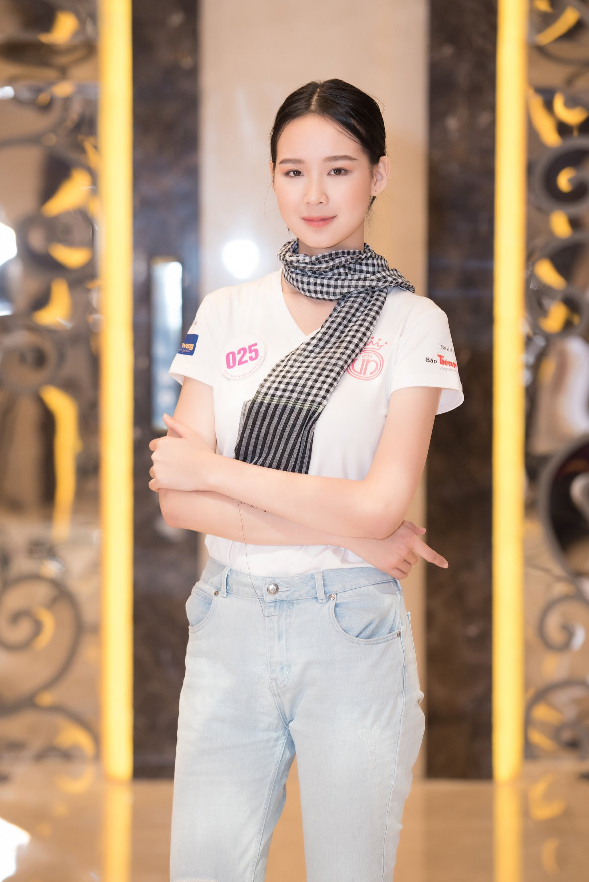 Sắc vóc hoàn hảo giúp Bảo Ngọc tự tin trong mọi khung hình.