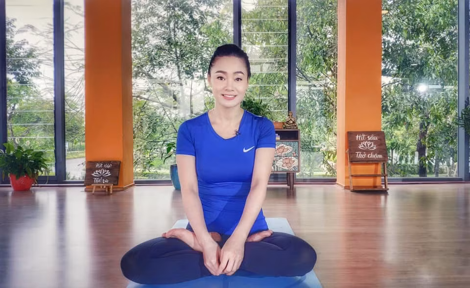 Ngoài thời gian dành cho diễn xuất, nữ diễn viên phim "Đừng bắt em phải quên" còn là một giáo viên dạy yoga.