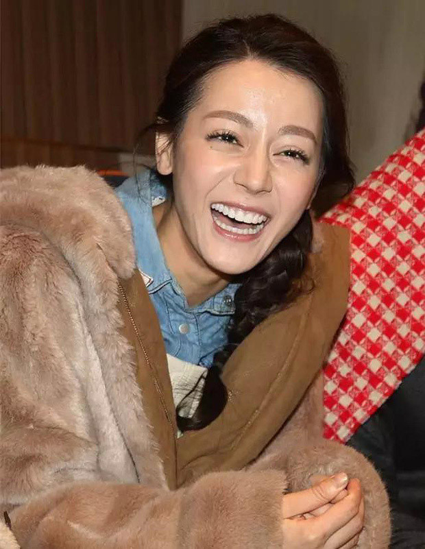 Tuy nhiên cũng có lúc người đẹp sinh năm 1992 khiến fan thất vọng khi để lộ những khoảnh khắc xấu xí như thế này.