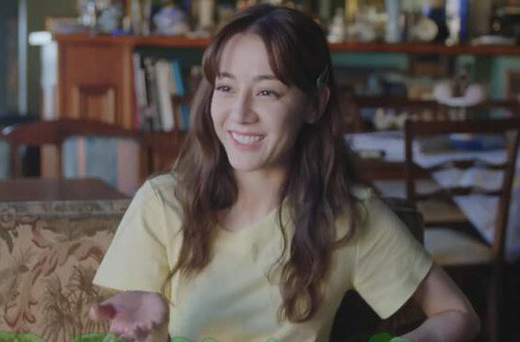 Khi trang điểm nhẹ nhàng và không có phần mềm chỉnh sửa ảnh, nữ diễn viên "Tam sinh tam thế thập lý đào hoa" không còn đẹp mướt mắt như những gì mà fan thường nhìn thấy.