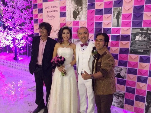 Tháng 2/2014, ở tuổi 35, Quốc Thuận mới kết hôn. Vợ anh là một nhân viên văn phòng của một công ty truyền thông. Vợ anh, Mai Liên là biên tập, sản xuất nhiều bộ phim truyền hình và điện ảnh như: Quý tử bất đắc dĩ, Đích tôn độc đắc, Hoa cúc vàng trong bão...