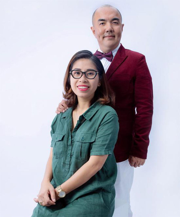 Quốc Thuận từng tiết lộ, tính cách thẳng thắn, trung thực của Mai Liên khiến anh cảm mến và quyết cưới cô làm vợ. Quốc Thuận luôn dành cho vợ những lời khen và sự trân trọng, biết ơi bởi Mai Liên đã đến bên anh lúc anh gặp nhiều khó khăn trong công việc và cuộc sống. Không những thế, theo Quốc Thuận thì Mai Liên nấu ăn rất ngon và anh rất hài lòng về điều đó.