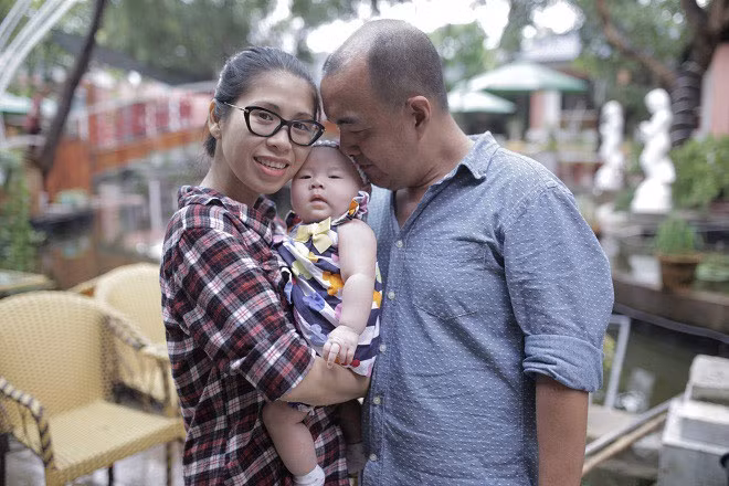 Kết hôn xong, vẫn còn nhiều khó khăn về kinh tế, hai vợ chồng Quốc Thuận quyết định không đi trăng mật mà để dành trả góp tiền nhà. Thời gian đó, mỗi ngày, Quốc Thuận chỉ được vợ phát cho 70.000 đồng để chi tiêu, bao gồm cả xăng xe.