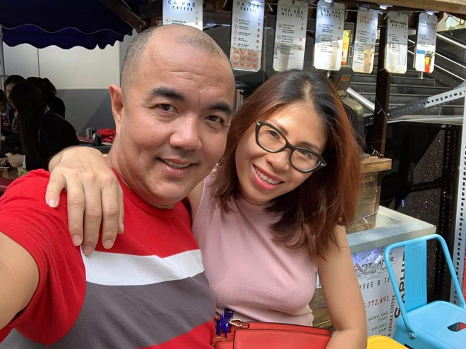 “Tôi biết ơn cô ấy đã đến với tôi vào đúng thời điểm tôi buồn và suy sụp nhất. Cô ấy cũng sinh cho tôi những đứa con và chắc chắn sẽ là người khóc nhiều nhất khi tôi nằm xuống", Quốc Thuận nói.