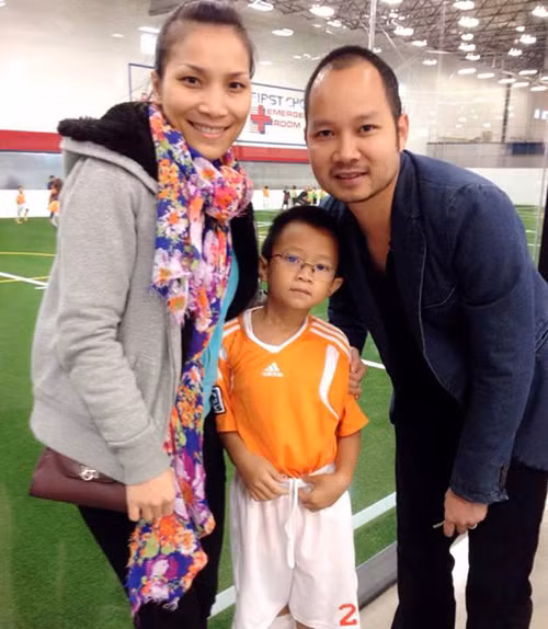 Chính ca sĩ Hồng Ngọc cũng tự nhận, từ lâu cô đã không còn thích đồ hiệu, không mua món đồ nào cho mình quá 1000 USD vì cô nghĩ với số tiền đó mình làm được bao nhiêu thứ.