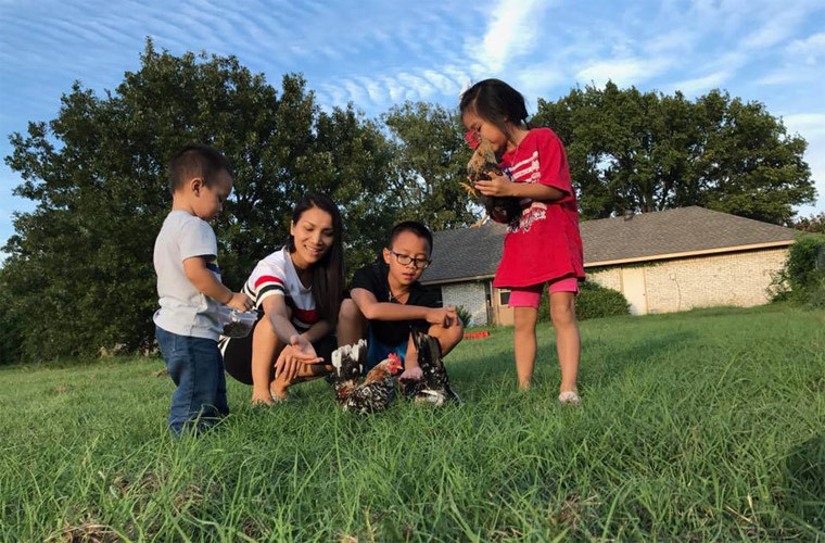 Từ ngày có con, Hồng Ngọc thay đổi rất nhiều và trở thành một người vợ đảm, chăm sóc con rất tốt, tới mức bản thân cô còn bất ngờ với chính mình.