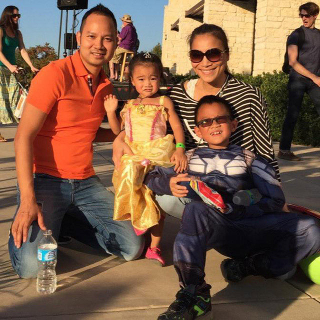 Giọng ca "Vùng trời bình yên" tâm sự, cô không còn thích se sua nữa, chỉ cần con cái đủ ăn, đủ mặc là hạnh phúc rồi. “Giờ tánh nó kì vậy á… mẹ bà chả biết se sua với ai nữa… Thôi thì con cái đủ ăn đủ mặc là hạnh phúc rồi heng", nữ ca sĩ bày tỏ.