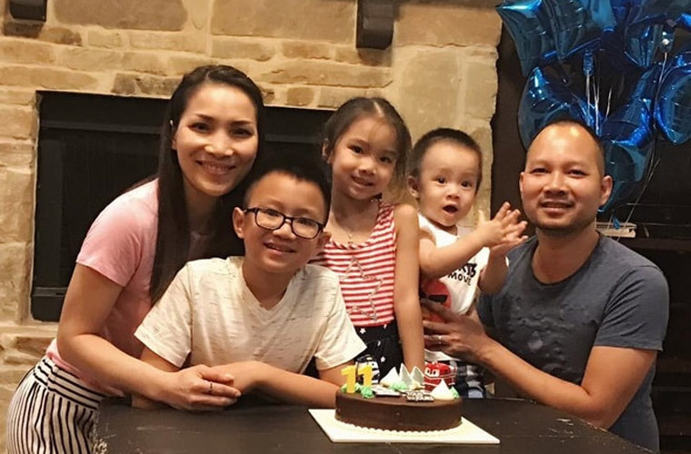 Hồng Ngọc có một gia đình hạnh phúc bên người chồng yêu thương và quan tâm, ba con xinh xắn, khỏe mạnh.