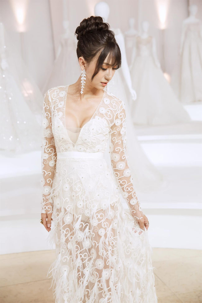 Sau khi phẫu thuật chuyển giới, Lynk Lee liên tục khoe những hình ảnh gợi cảm trên trang cá nhân.