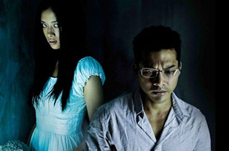 Trong phim “Ngôi nhà trong hẻm”, Trần Bảo Sơn vào vai chồng của Ngô Thanh Vân. Sau bộ phim này, hai người cũng bị đồn “phim giả tình thật”.