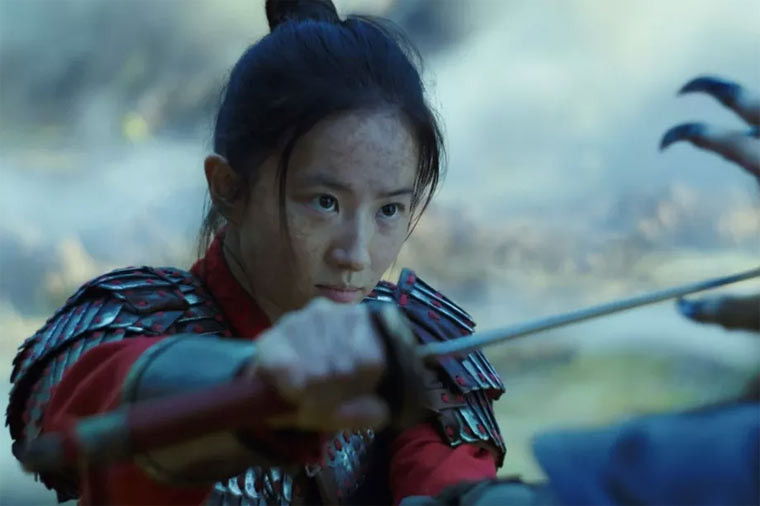 Việc giữ mãi một sắc thái trong nhiều phân cảnh của phim khiến người xem thấy mệt mỏi với diễn xuất của nữ diễn viên sinh năm 1987.