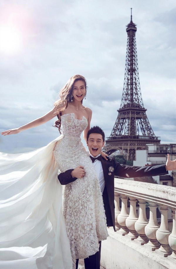 Bộ ảnh cưới lãng mạn của Angelababy và Huỳnh Hiểu Minh chụp tại tháp Eiffel khiến nhiều người phải ghen tị.