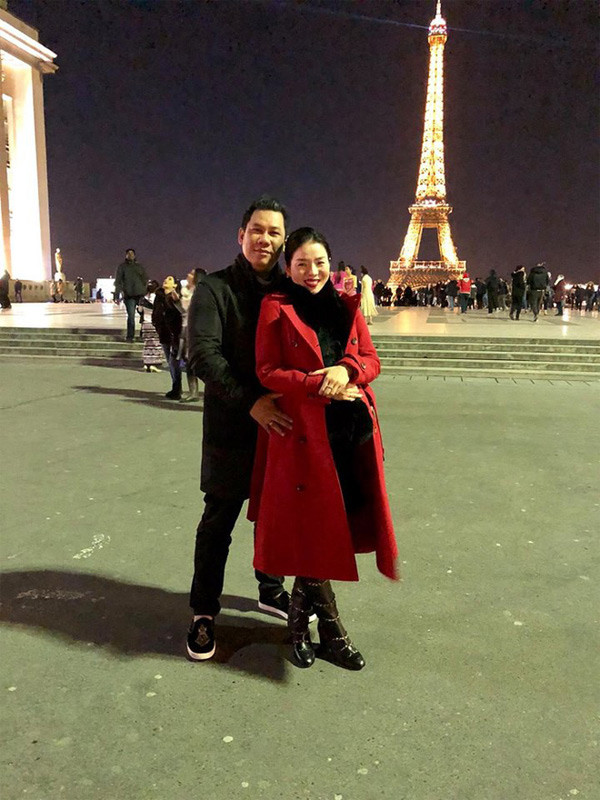 Sau khi vợ chồng Lệ Quyên tuyên bố ly hôn, cư dân mạng "đào" lại bức ảnh hai người từng chụp ở tháp Eiffel. Nhiều người cho rằng cặp đôi này bị dính "lời nguyền" chia tay khi chụp ảnh ở nơi này giống như đôi Âu Hà My - Trọng Hưng, Angelababy - Huỳnh Hiểu Minh, vợ chồng Nữ hoàng Sắc đẹp toàn cầu Ngọc Duyên.