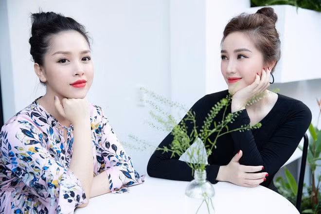 Nhan sắc của cả hai được ví von là "Thúy Kiều - Thúy Vân".