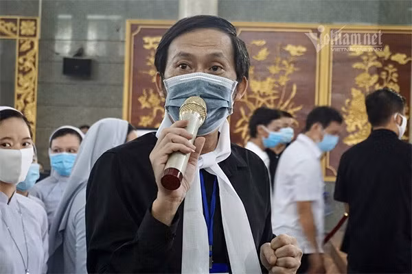 Le tang nghe si Chi Tai: Am tinh nguoi Vbiz!-Hinh-2